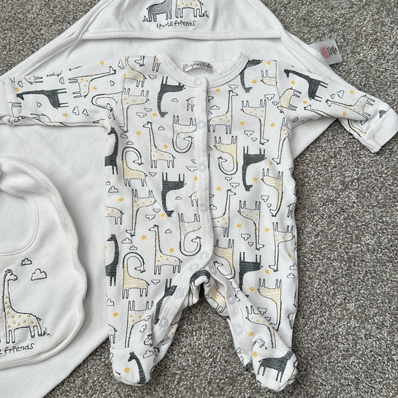 Bonjour Bebe 3 Piece Set - Picture 3 of 6